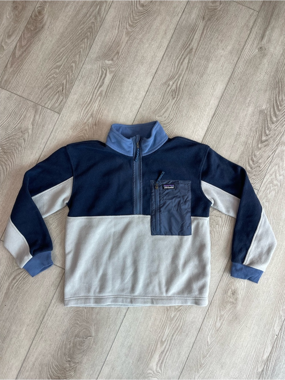 NWOT - Patagonia Navy & Light Gray Two-Tone Half-Zip Fleece Pullover, size Large